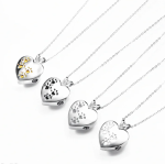 Collier urne animaux coeur pattes colorées