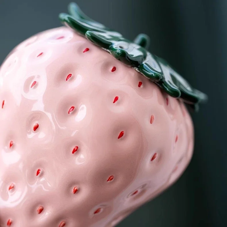 urne de céramique rouge rose