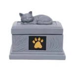 Urne chat couché grise patte en or